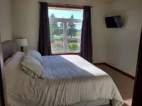 Quiet cul-de-sac home with golf course views Hotels in Moorhead