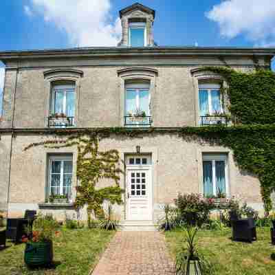 Logis Hôtel de la Mère Hamard Hotel Exterior