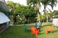 Bed and Breakfast Little Italy Hotels in Тихерас