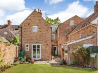 Wards Court 1