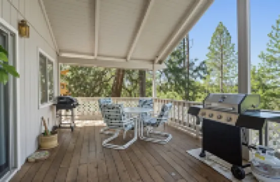 Tranquil Retreat - 家庭帶寬敞的露台和燒烤設施 4 卧室家庭