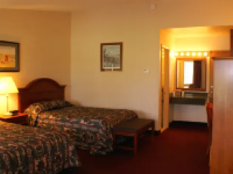 Landmark Motor Inn Hotels in Moreau