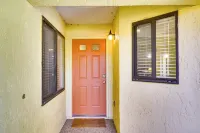 Pet-Friendly Lakeland Condo w/ Screened Porch! - Apartments