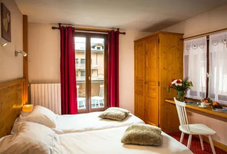 Chalet Hotel Régina Отели рядом с достопримечательностью «Golf Les Gets»