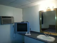 Americana Motel Hotels in Iselin