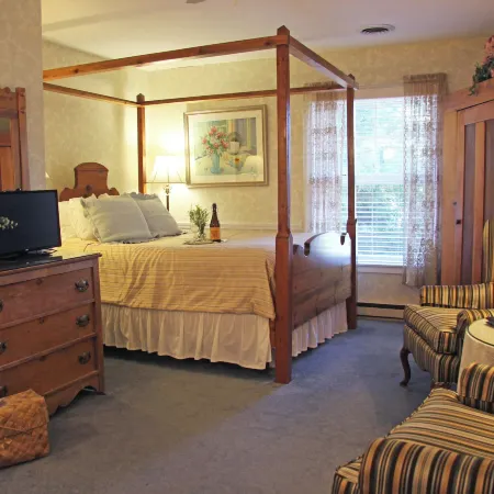 Eagle Harbor Inn