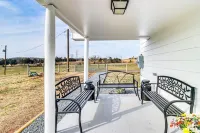 Fire Pits, Creek View: Historic Virginia Farmhouse - 3-Sterne