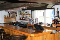 Tugboat Inn - bar