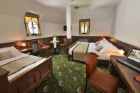 Hotel Podhrad Отели в г. 