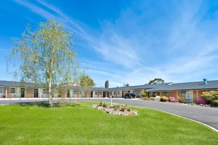 Bega Village Motor Inn Отели в г. Танджа