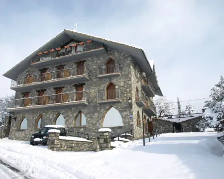 Hotel Restaurante y Casa Rural para grupos El Churrón Hoteles en Larrés