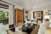 The Sandpiper Hotel a 