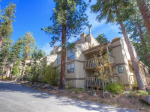 Forest View Townhouse 3 Bedroom Home by RedAwning Hotels in Kings Beach