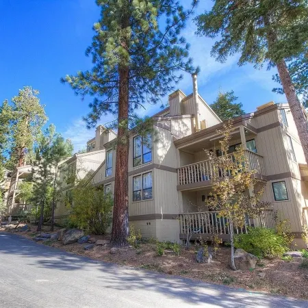 Forest View Townhouse 3 Bedroom Home by RedAwning