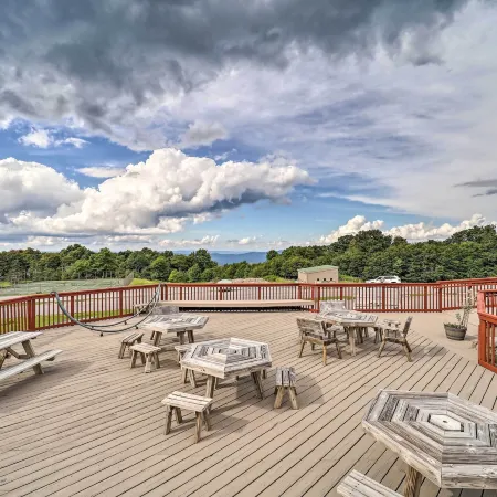 Hike, Golf & Ski: Beech Mtn Condo w/ Resort Perks!