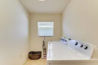 < 1 Mi to Brownwood Paddock Square: Home w/ Patio! - Boutique