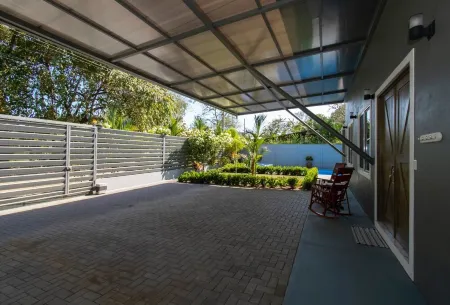 3 bdrs, close to beach & Marino Ballena National Park!