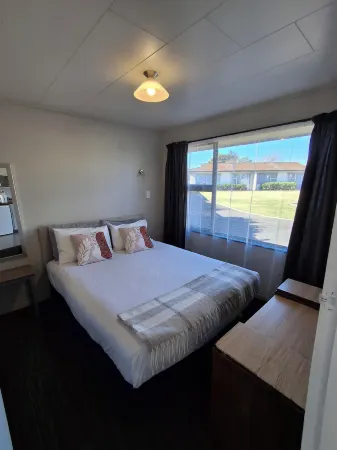 Cherry Grove Motel Отели в г. Уэймарама