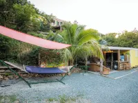 Salt Pond Bay Glamping Site With AC 센트럴 호텔