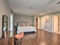 Spacious Freeport Home: Private Pool & Lake Access Hotels in Freeport