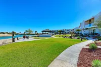 Modern Beachfront Retreat 2 King Suites +