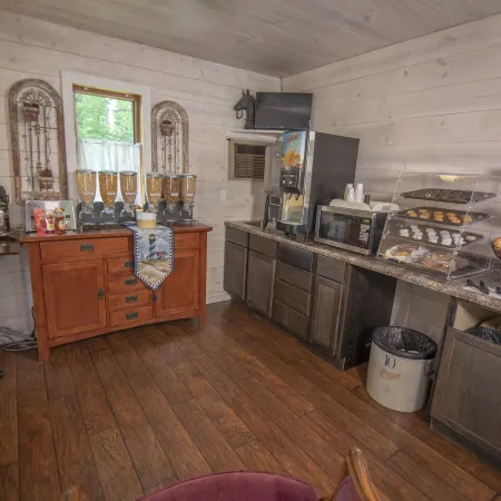 Coachlite Inn