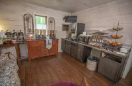 Coachlite Inn
