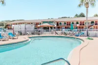 Summer Breeze Motel - Motels