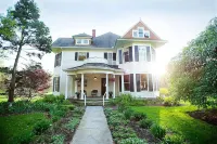 Stratton Creek Inn Hotels in Newfield