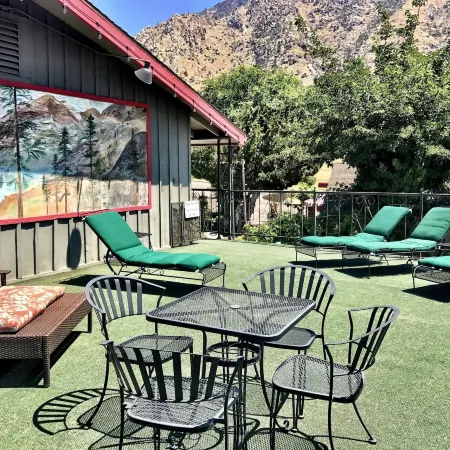Piazza's Pine Cone Inn