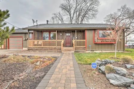 Family-Friendly Redmond Getaway Walk to Dtwn Отели в г. Редмонд