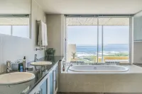 Crayfish Lodge Sea & Country Guest House - balcony