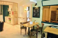 Logis Hôtels- Hôtel Marguerite d'Anjou Angers château