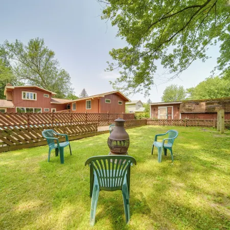 Group-Friendly Lake Erie Getaway w/ Private Yard