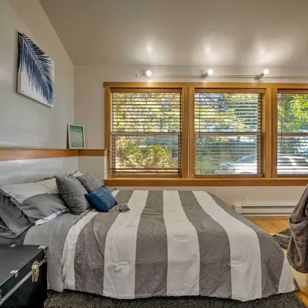 Puget Sound Escape Private Beach and Oversized Deck