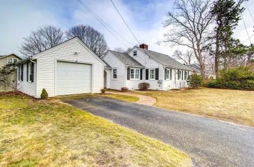 2 Mi to Beach Walkable Coastal Gem in Hyannis!