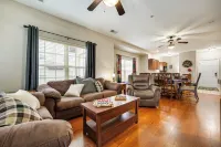 Branson West Vacation Rental w/ Resort Amenities! - Parkplatz