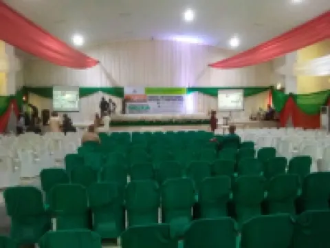 โมแนร์คส์ ลักชัวรี พาเลซ โรงแรม