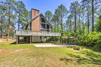 Brookeland Resort Cabin w/ Golf + Lake Access - Parkplatz