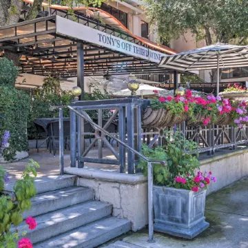 Coastal Downtown Naples Condo - Walk to the Beach!