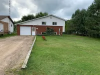 A cheerful and cozy waterfront grand mom's cottage Hotels in Burk's Falls