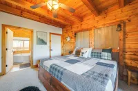 Deck and Mtn Views! Luxe Log Cabin in Waynesville - Balkoner