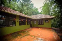 Grassroots Wayanad, Valley-View Tents Hotels in Pinangode