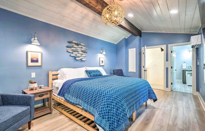 Colorful Golden Getaway w/ Panoramic Views!
