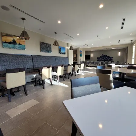 Comfort Inn & Suites Jacksonville - Orange Park Near Naval Air Station