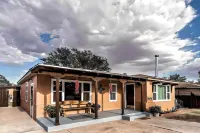 Pet-Friendly Clovis Home Yard, Pergola and Hot Tub - 3 Sao