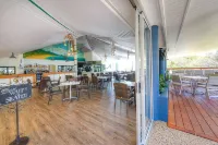 Rosslyn Bay Resort Hotels in Emu Park