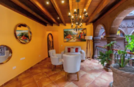 Five Queens Boutique Hotel