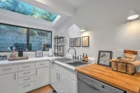 Stunning Neighborhood Home Walkable to Downtown Mill Valley