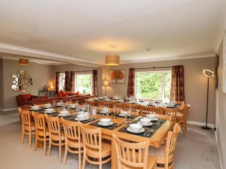 Hazelgarth House Отели рядом с достопримечательностью «Парк Плейдейл Фарм»